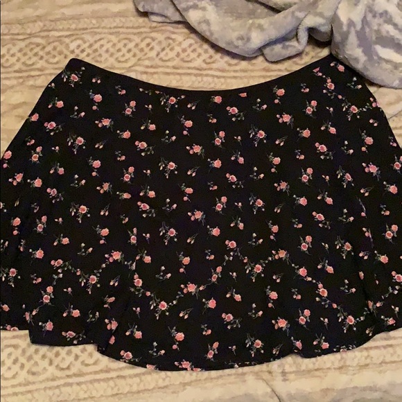 Forever 21 Dresses & Skirts - Black Flower Skirt